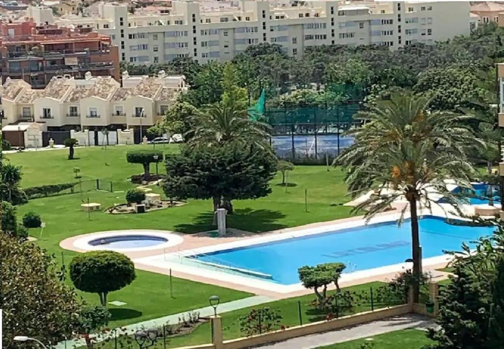 Alterhome Luminoso Estudio Con Piscina Y Maravillosas Vistas Τορρεμολίνος Εξωτερικό φωτογραφία